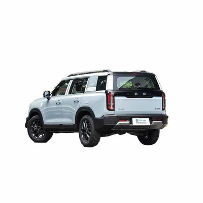 Automóviles de gasolina tipo sedán con capacidad para 5 pasajeros, diseñados para el rendimiento y una experiencia de pasajero cómoda